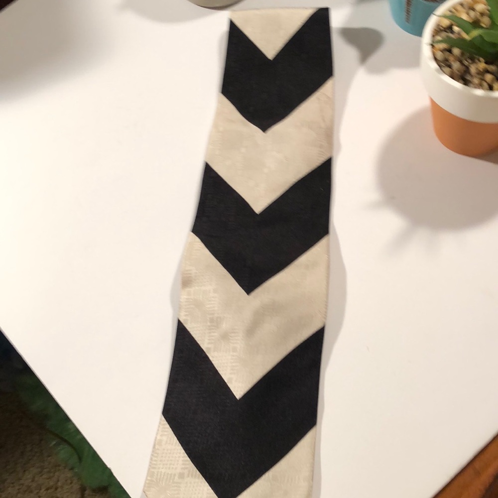 TOM McLELLON NECK TIE